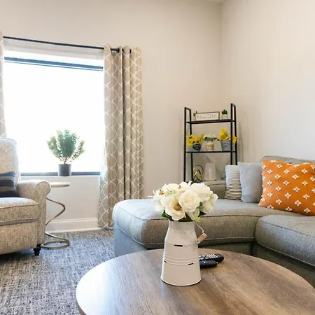 Cozy 2 Bedroom Condo