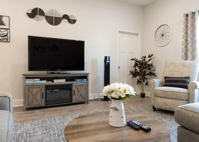 Cozy 2 Bedroom *