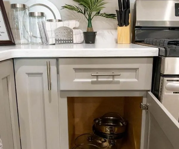 Cozy 2 Bedroom Apartment *