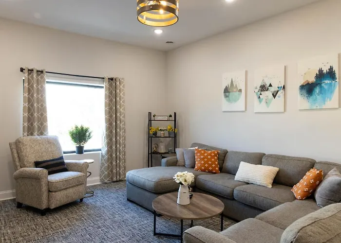 Cozy 2 Bedroom Apartment