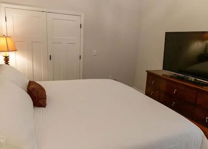 Cozy 2 Bedroom Princeton